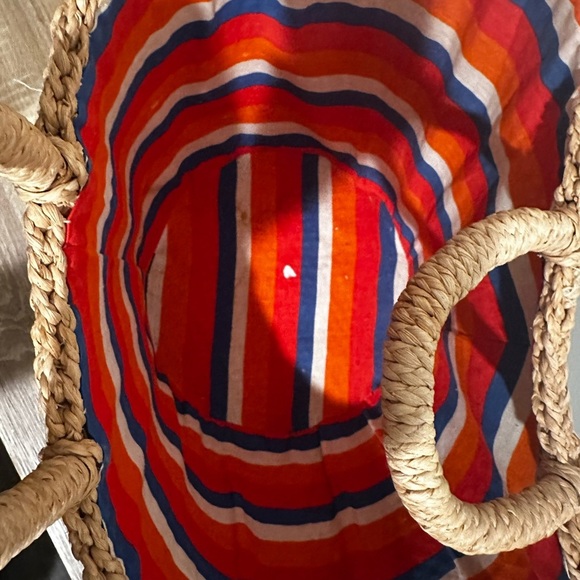 Stylish Tan Tote Bag with Red and Blue Lining - Picture 6 of 7